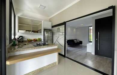 Imagem: A casa em condomínio possui 4 Dormitórios, 3 Banheiros, 2