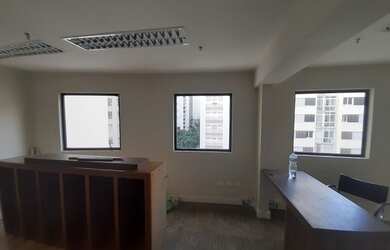 Imagem: O depósito possui 2 Vagas na garagem e 74m² de Área e está