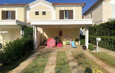 Imagem: A casa em condomínio possui 4 Dormitórios, 3 Banheiros, 4