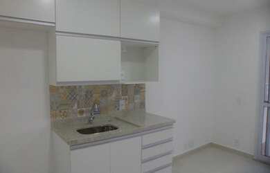 Imagem: O apartamento possui 1 Dormitório, 1 Banheiro, 1 Vaga na garagem