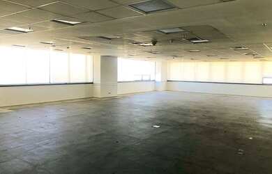 Imagem: O depósito possui 5 Vagas na garagem, 572-0m² de Área e está