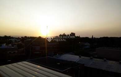 Imagem: O apartamento possui 3 Dormitórios, 1 Banheiro, 1 Vaga na garagem