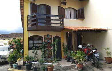 Imagem: A casa em condomínio possui 3 Dormitórios, 2 Banheiros, 3