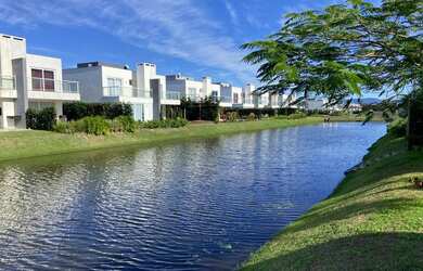 Imagem: A casa em condomínio possui 3 Dormitórios, 3 Banheiros, 2