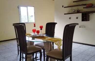 Imagem: A casa possui 4 Dormitórios, 4 Banheiros, 2 Vagas na garagem