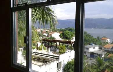 Imagem: A casa possui 1 Dormitório, 1 Banheiro e está localizado