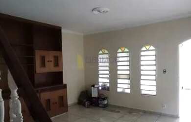 Imagem: A casa possui 2 Dormitórios, 1 Banheiro, 2 Vagas na garagem