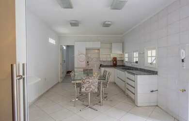 Imagem 6: Casa Padrão em Jundiaí. Churrasqueira, 236m² de Área, 3 Vagas na garageme3...
