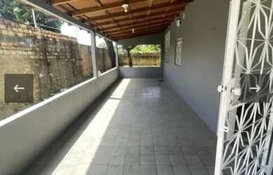 Imagem: A casa possui 2 Dormitórios, 1 Banheiro, 2 Vagas na garagem