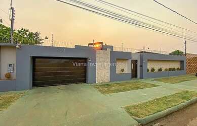 Imagem: A casa possui 3 Dormitórios, 3 Banheiros, 5 Vagas na garagem