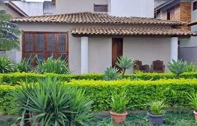 Imagem: A casa possui 4 Dormitórios, 3 Banheiros, 3 Vagas na garagem