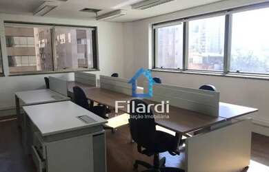 Imagem: O depósito possui 4 Vagas na garagem e 160m² de Área e está