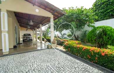 Imagem: A casa possui 5 Dormitórios, 5 Banheiros, 5 Vagas na garagem