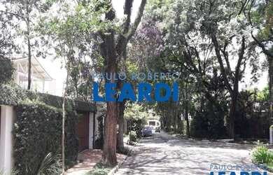 Imagem: A casa possui 4 Dormitórios, 4 Banheiros, 4 Vagas na garagem