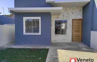 Imagem: A casa possui 3 Dormitórios, 1 Banheiro, 2 Vagas na garagem