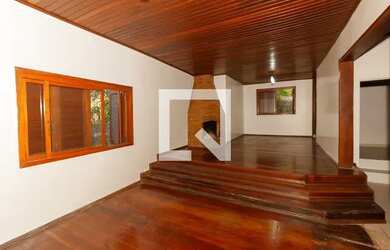 Imagem: A casa possui 2 Dormitórios, 1 Banheiro, 2 Vagas na garagem