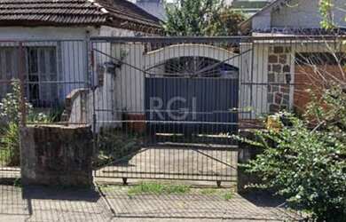 Imagem: A casa possui 4 Dormitórios, 3 Banheiros, 5 Vagas na garagem