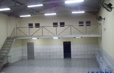 Imagem: A casa possui 2 Dormitórios, 1 Banheiro, 2 Vagas na garagem