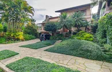 Imagem: A casa em condomínio possui 5 Dormitórios, 5 Banheiros, 3