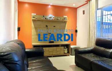 Imagem: A casa possui 2 Dormitórios, 1 Banheiro, 2 Vagas na garagem