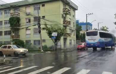 Imagem: O apartamento possui 2 Dormitórios, 1 Banheiro, 78m² de Área