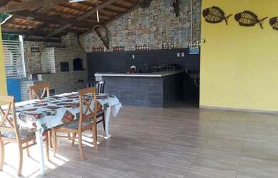 Imagem: A casa possui 4 Dormitórios, 5 Vagas na garagem e está localizado