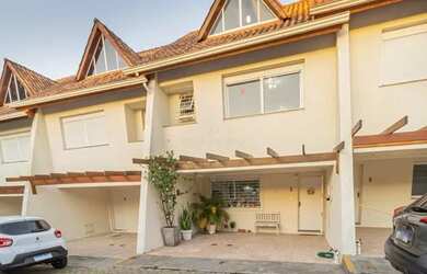 Imagem: A casa em condomínio possui 3 Dormitórios, 1 Banheiro, 2 Vagas