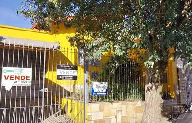 Imagem: A casa possui 2 Dormitórios, 2 Banheiros, 2 Vagas na garagem