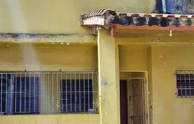 Imagem: A casa possui 2 Dormitórios, 1 Banheiro, 5 Vagas na garagem