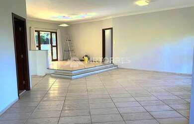 Imagem: A casa em condomínio possui 4 Dormitórios, 5 Banheiros, 4