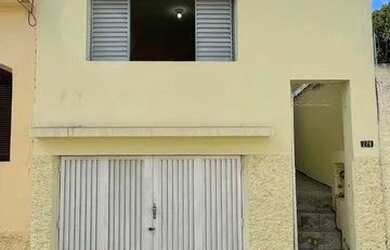 Imagem: A casa possui 2 Dormitórios, 1 Banheiro, 1 Vaga na garagem