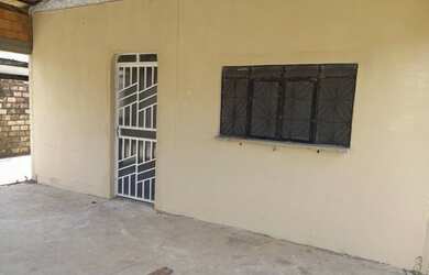 Imagem: A casa possui 2 Dormitórios, 1 Banheiro, 3 Vagas na garagem