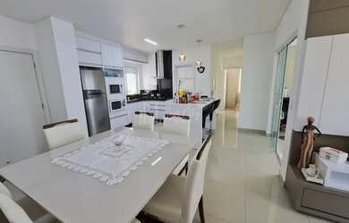 Imagem 1: Aluguel anual Meia Praia. Churrasqueira, 130m² de Área, 2 Vagas na garageme3...