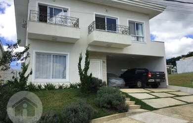 Imagem: A casa em condomínio possui 4 Dormitórios, 3 Banheiros, 4