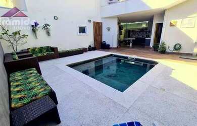 Imagem: A casa em condomínio possui 4 Dormitórios, 4 Banheiros, 2