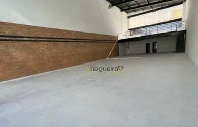 Imagem: O depósito possui 4 Vagas na garagem e 360m² de Área e está