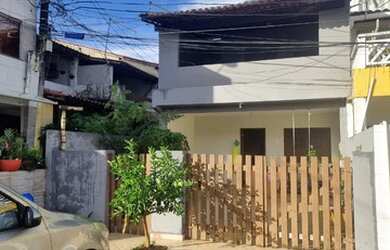 Imagem: A casa em condomínio para alugar possui 3 Dormitórios, 2 Banheiros