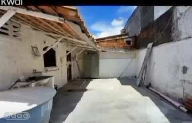 Imagem: A casa possui 3 Dormitórios, 2 Banheiros, 2 Vagas na garagem