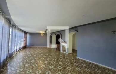 Imagem: A casa possui 4 Dormitórios, 3 Banheiros, 4 Vagas na garagem