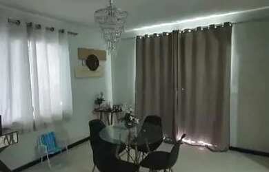 Imagem: A casa possui 4 Dormitórios, 4 Banheiros, 2 Vagas na garagem