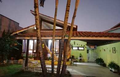 Imagem: A casa em condomínio possui 3 Dormitórios, 1 Banheiro, 4 Vagas