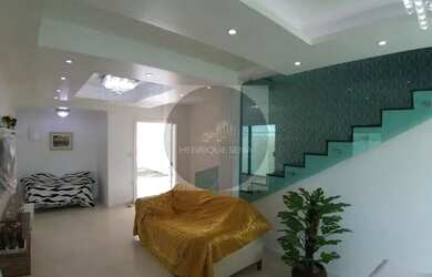 Imagem: A casa possui 3 Dormitórios, 1 Banheiro, 3 Vagas na garagem