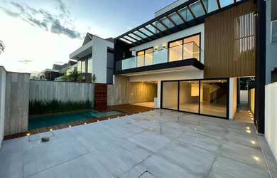 Imagem 2: Casa de condomínio para venda tem 400 metros quadrados com 6 quartos