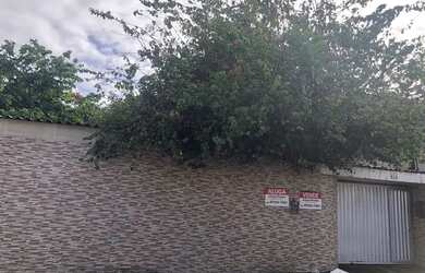 Imagem: A casa possui 2 Dormitórios, 1 Banheiro, 1 Vaga na garagem