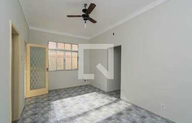 Imagem: A casa possui 2 Dormitórios, 2 Banheiros, 1 Vaga na garagem