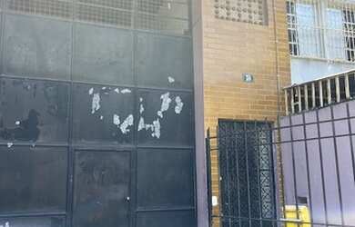 Imagem: O depósito possui 5 Vagas na garagem, 700m² de Área e está