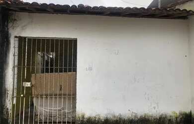 Imagem: A casa possui 2 Dormitórios, 1 Banheiro e 1 Vaga na garagem