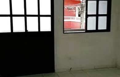 Imagem: A casa possui 4 Dormitórios, 4 Banheiros e 2 Vagas na garagem