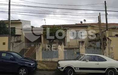 Imagem: A casa possui 3 Dormitórios, 2 Banheiros, 1 Vaga na garagem