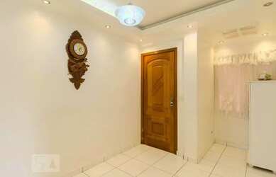 Imagem: O apartamento possui 3 Dormitórios, 1 Banheiro, 1 Vaga na garagem